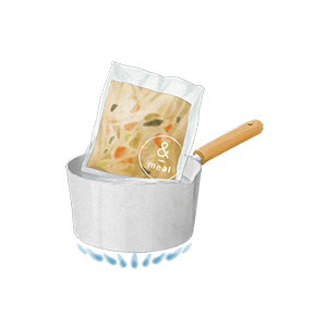 お湯を十分に沸騰させ、凍ったまま袋ごと商品を入れます。